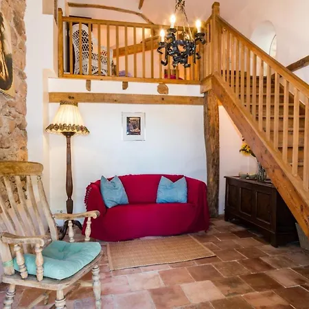 Puycelsi Sleeps 8 Pool Wifi